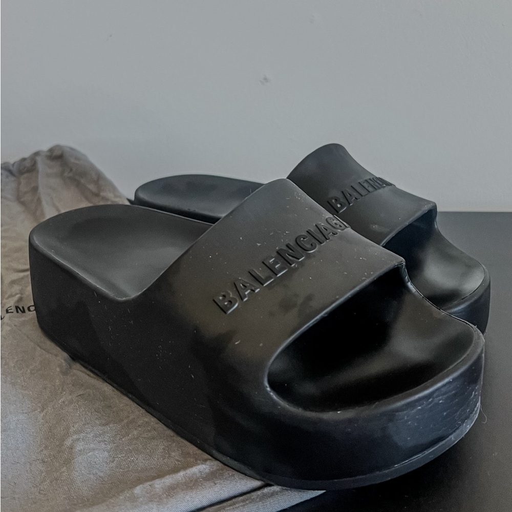 Balenciaga Women's Black Slides SOLD DO NOT PURCHASE